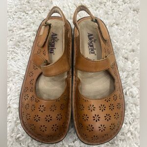 Alegria Jemma Mary Jane Shoes Cognac Leather with Laser Cut flowers Sz 38, 8-8.5